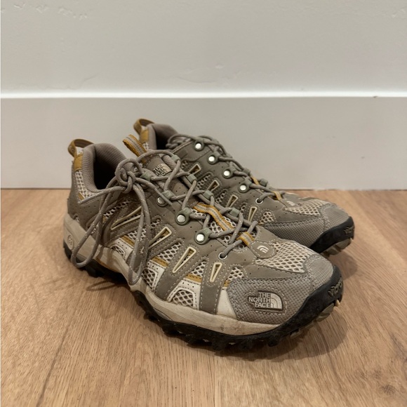 North Face women’s Hiking shoes - Picture 1 of 4